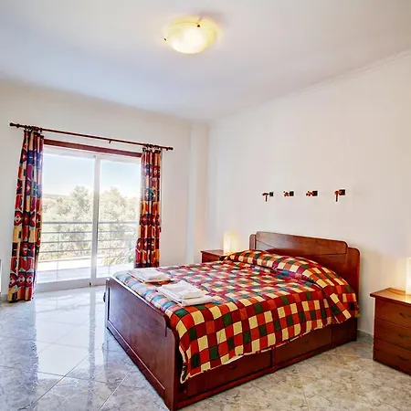 أبارتمنتوس توريستكوس ألجارف جاردنز 3*